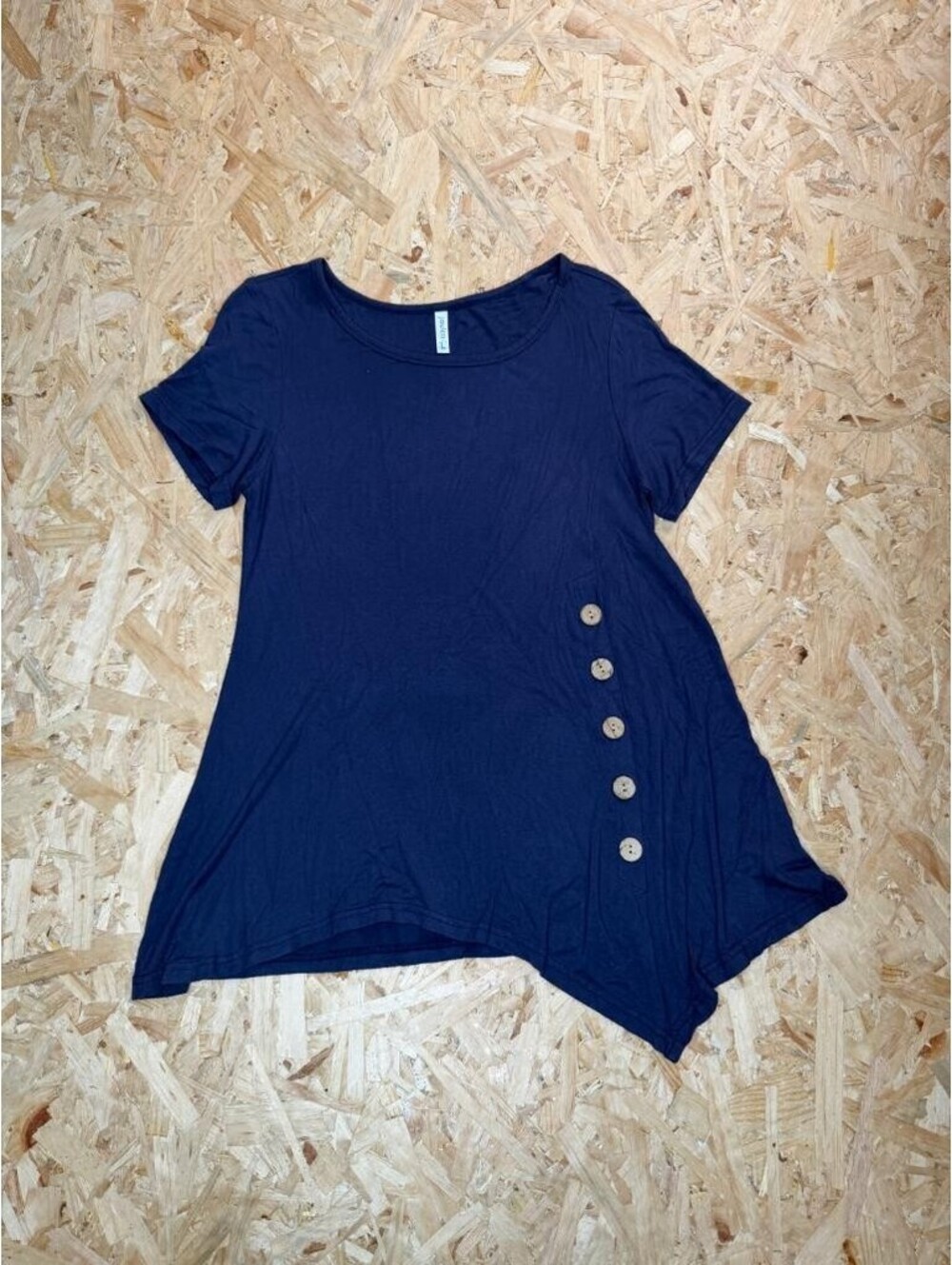 Jouica Women's Navy Blue Asymmetrical Hem T-Shirt Top Size L Button Accent